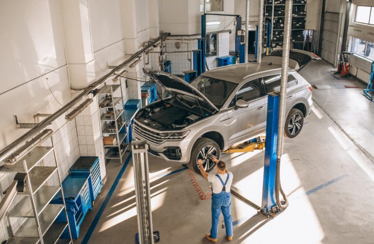 How does one become an Automobile Master Mechanic or Engineer?