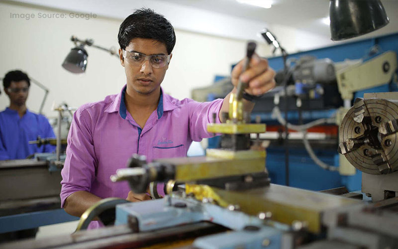B. Tech mechanical engineering course